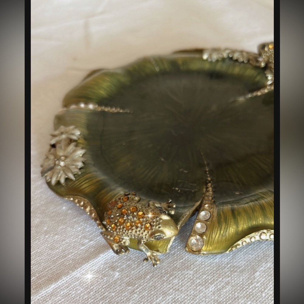 Vintage Bombay Co Frog Lily Pad Wine Coaster!! Embellished with the gemstones.